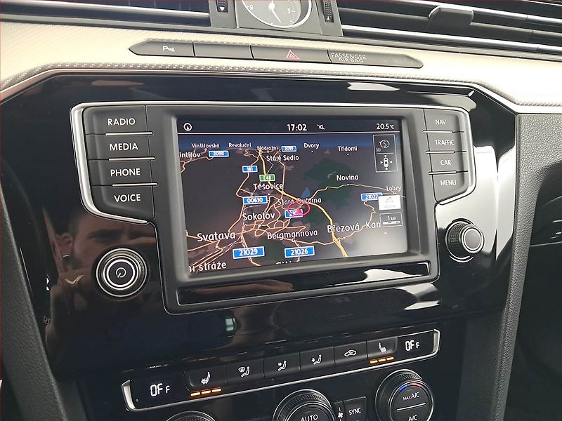 Volkswagen Passat (2017) R-Line 2.0 TDI, Automat, Kůže - fotka 16 z 19