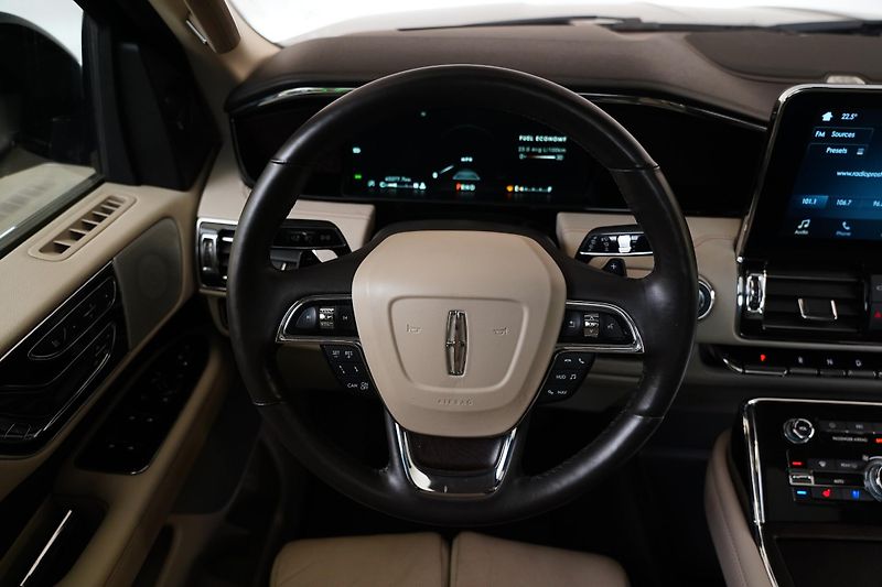 Lincoln Navigator - fotka 16 z 27