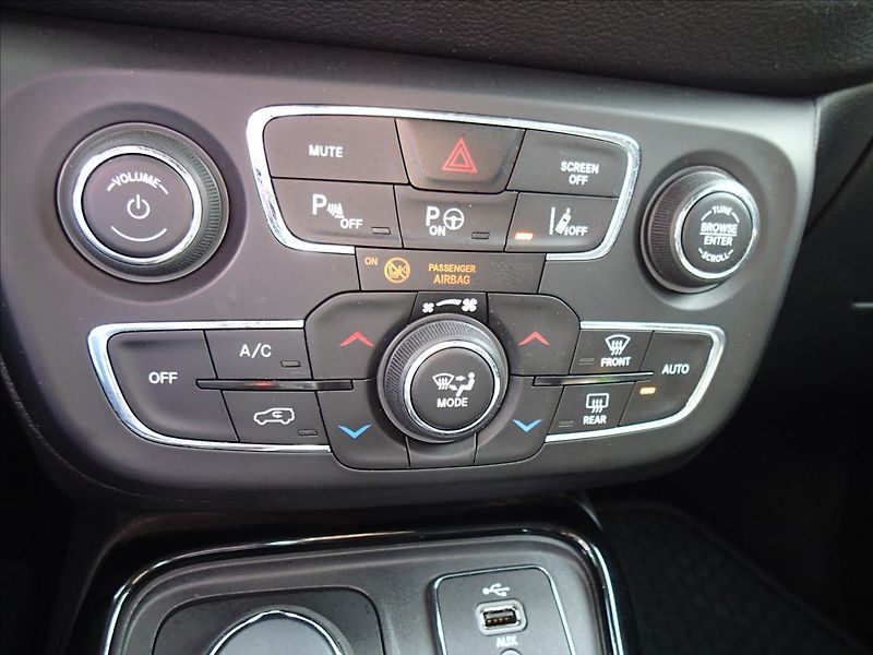 Jeep Compass 2,0 103 KW,Longitude 4WD,2.Maj - fotka 24 z 51