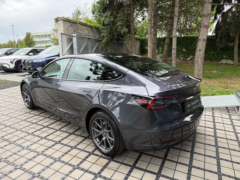 Tesla Model 3 REZERVACE - fotka 4 z 41