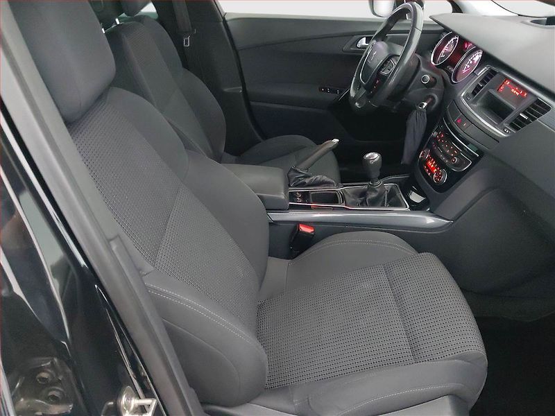 Peugeot 508 (2011) 2.0 HDi, Xenony, Tempomat - fotka 9 z 18