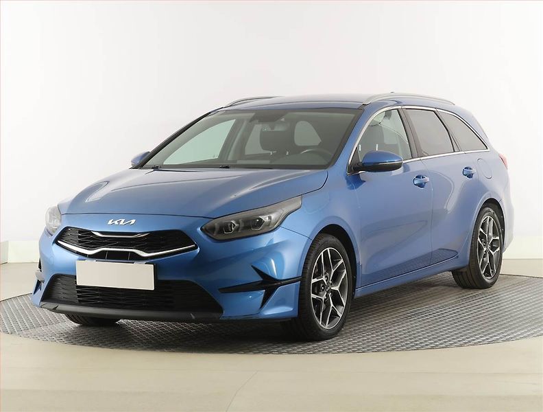 Kia Ceed (2023) 1.5 T-GDI, ČR,1.maj - fotka 2 z 21