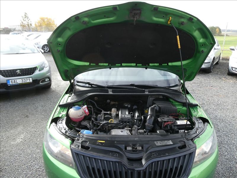 Škoda Rapid 1,2 TSi 77kW po servise,auto k - fotka 32 z 41