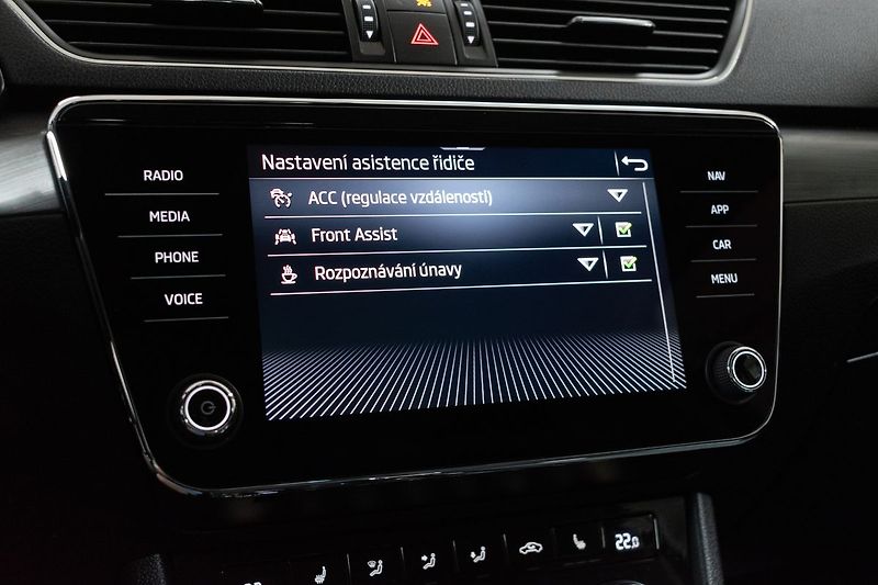 Škoda Superb 2.0 TDI 147kW STYLE*DPH*ČR 1.M - fotka 32 z 44