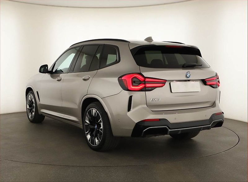 BMW iX3 (2022) M Sport 80 kWh, SoH 95% - fotka 4 z 21