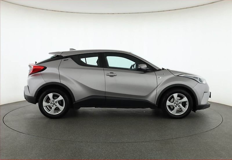 Toyota C-HR (2017) 1.8 Hybrid, Automat - fotka 6 z 18
