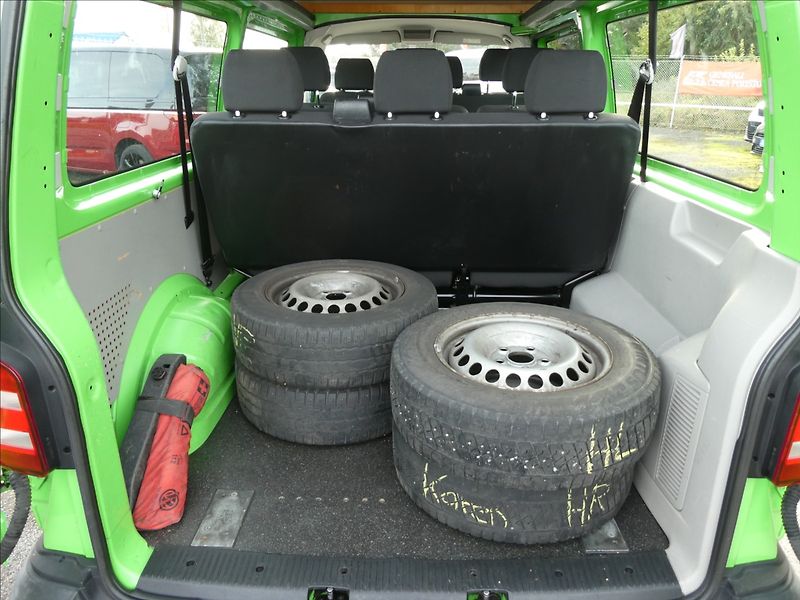 Volkswagen Transporter 2,0 TDi 75kW L2H2,9.míst,2xkol - fotka 17 z 48