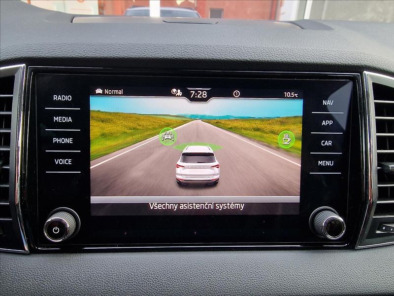 Škoda Karoq 2.0TDI DSG Style,ČR,1.Majitel - fotka 27 z 50