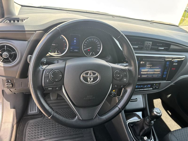 Toyota Corolla 1.6 VVT-i Active Trend Led - fotka 14 z 28