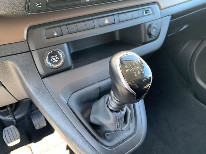 Toyota ProAce Verso VERSO FAMILY 2.0D-4D 106kW - fotka 23 z 31