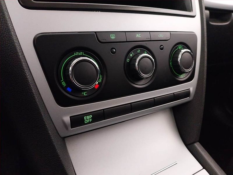 Škoda Octavia (2009) Ambiente 1.9 TDI 4x4, 4X4 - fotka 13 z 16