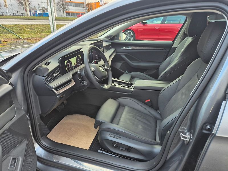 Škoda Superb Combi 2,0 TDI DSG 4x4 142kW L& - fotka 9 z 41