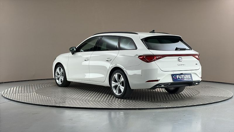 Seat Leon 2.0 TDI DSG FR Sportstourer - fotka 2 z 27