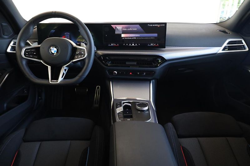 BMW Řada 3 330i xDrive Touring - fotka 5 z 22