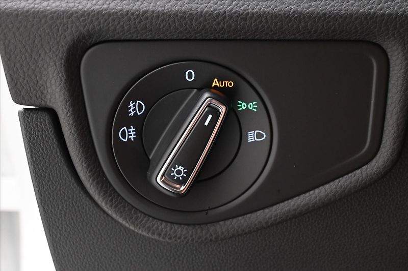 Volkswagen Touran 2,0 TDI 110 kW DSG COMFORT Zár - fotka 27 z 33