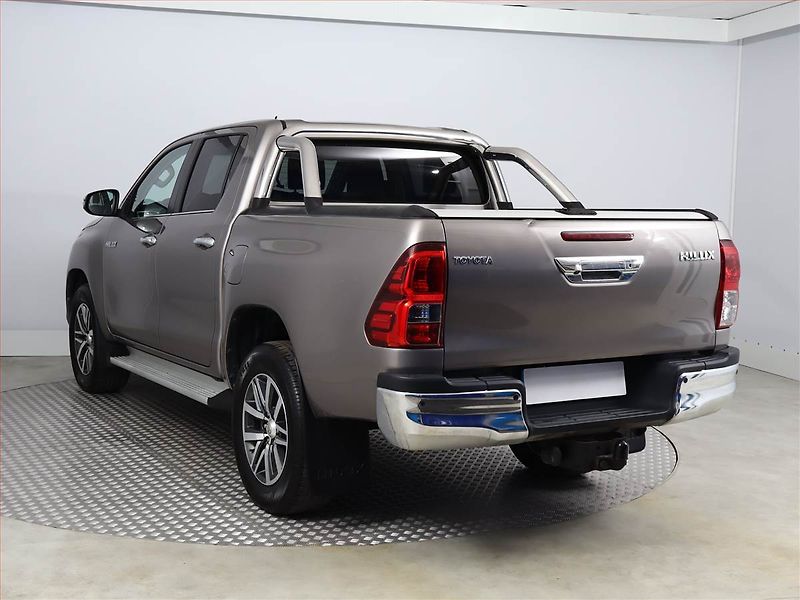 Toyota Hilux (2017) Executive 2.4 D-4D - fotka 4 z 20