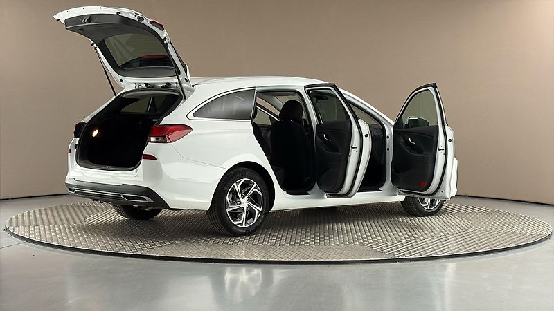 Hyundai i30 1.0 T-GDI Smart Kombi - fotka 6 z 24