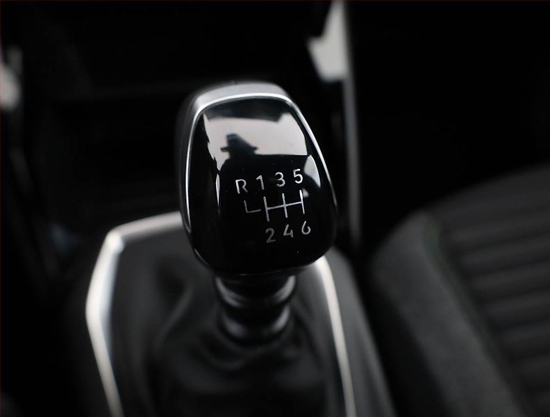 Peugeot 2008 (2024) 1.2 PureTech, ČR,1.maj - fotka 11 z 16