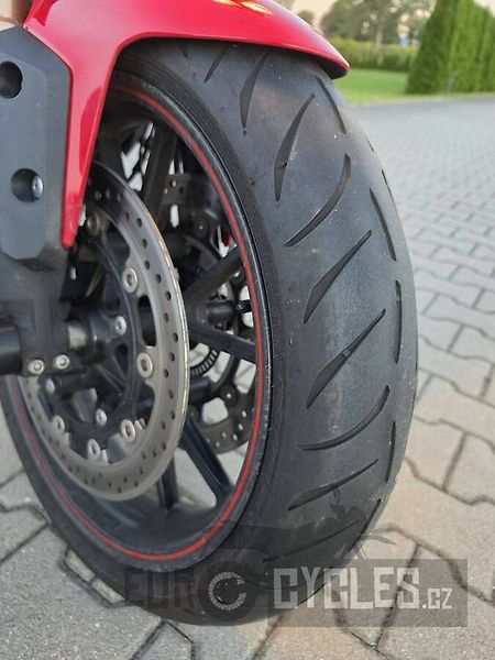 Triumph Speed Triple (2015) - fotka 7 z 20