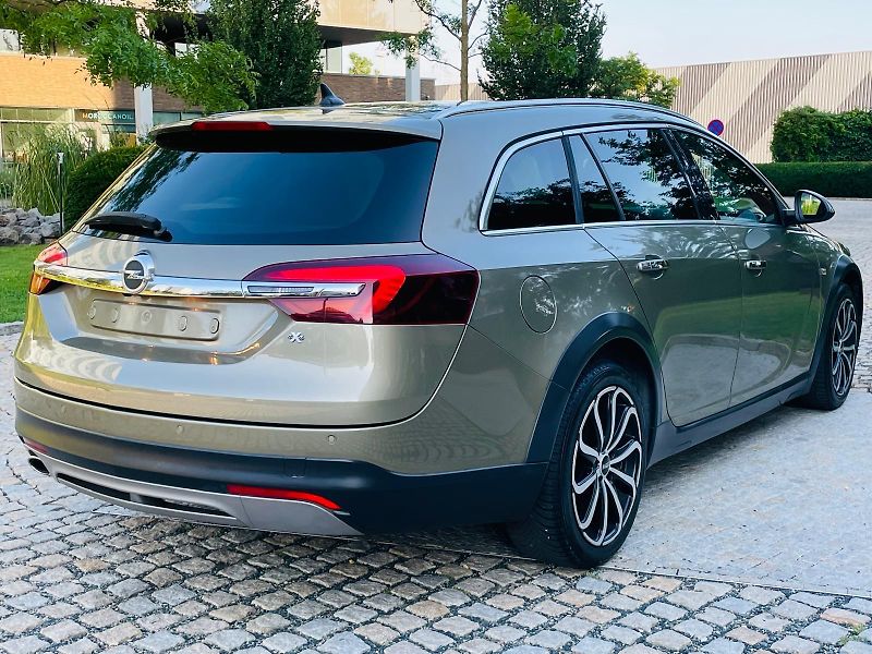 Opel Insignia 2.0CDTi 4x4 MANUÁL KAMERA VÝHŘ - fotka 12 z 49