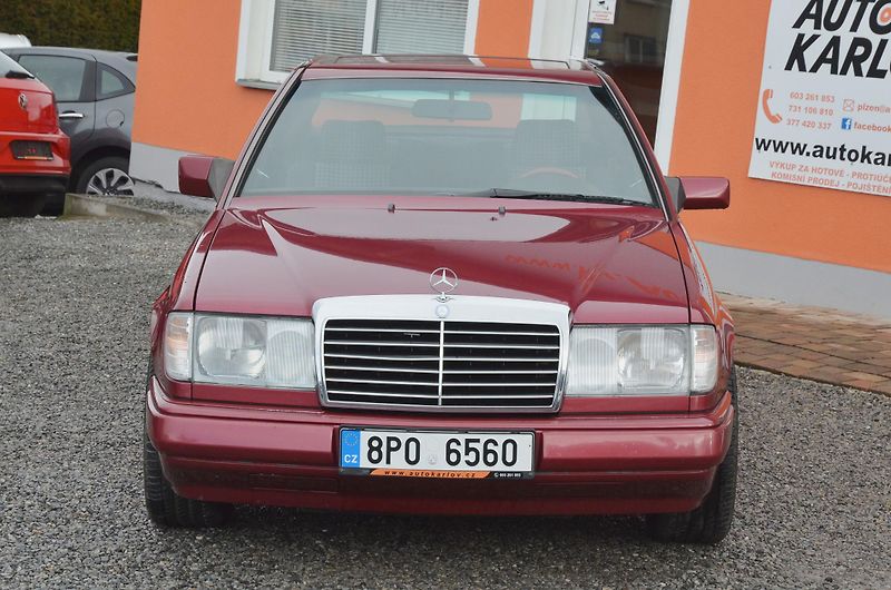 Mercedes-Benz 124 (1988) W124 300 CE 132kW AUTOMAT - fotka 2 z 39