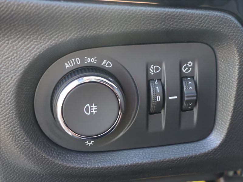Opel Corsa 1,2 T 74kW Automat Elegance - fotka 14 z 28