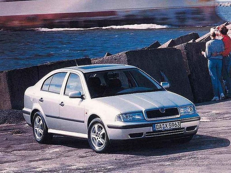 První a třetí generace Škody Octavia.