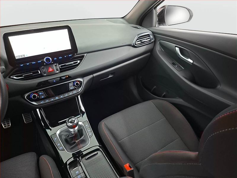 Hyundai i30 (2025) 1.5 T-GDI MHEV 48V, N- Line - fotka 8 z 20