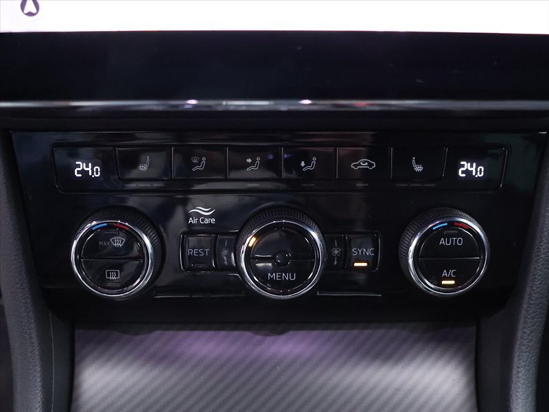 Škoda Superb 2,0 TDI 147kW Sportline DSG DP - fotka 21 z 30