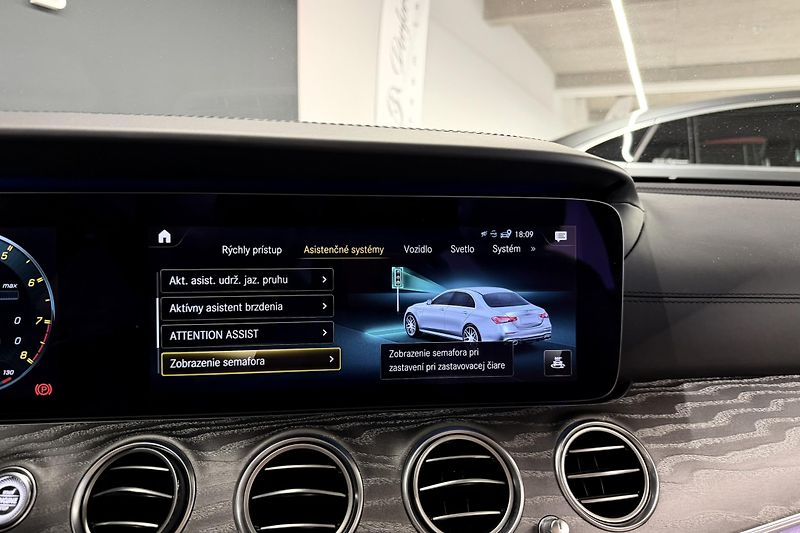 Mercedes-Benz Třídy E (2021) E 63s AMG 4Matic+ V8 Biturbo - fotka 105 z 124