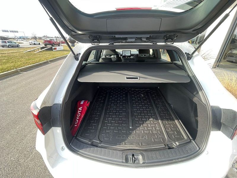 Toyota Corolla 1.8 Hybrid Comfort Business - fotka 10 z 28