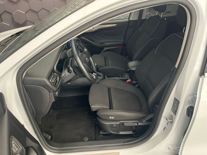 Ford Focus 2.0 EB Titanium manuál 110kW - fotka 25 z 76
