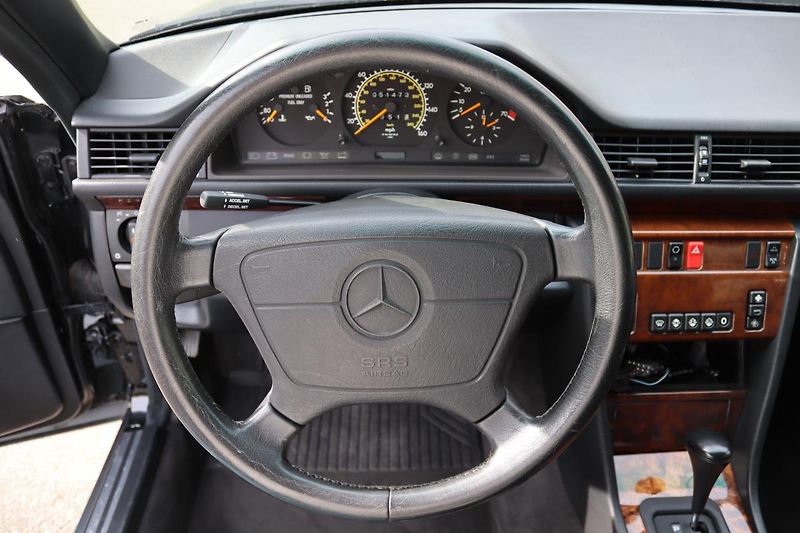 Mercedes-Benz 124 E320 CABRIO 162kW - fotka 25 z 50