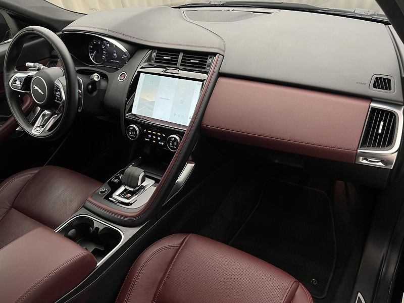 Jaguar E-Pace P200 S AWD AUT CZ - fotka 22 z 46