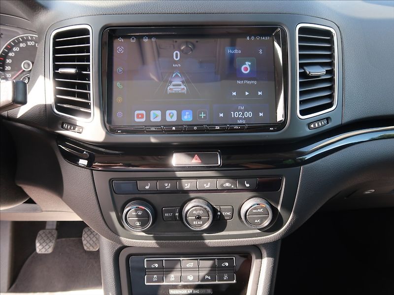 Volkswagen Sharan 2,0 TDi,110kW,7míst,tažné - fotka 14 z 32