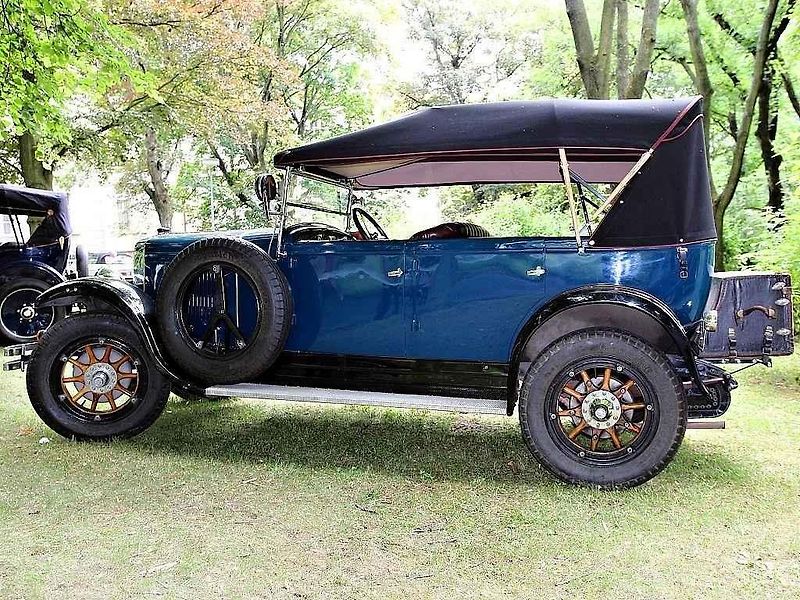 AMG 300 SEL má zajímavou přezdívku. Vozu se říká 