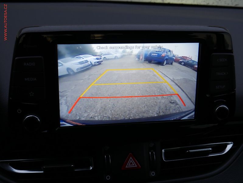 Hyundai i30 (2020) 1.6 CRDi, ČR, AC, LED, kamera - fotka 12 z 18