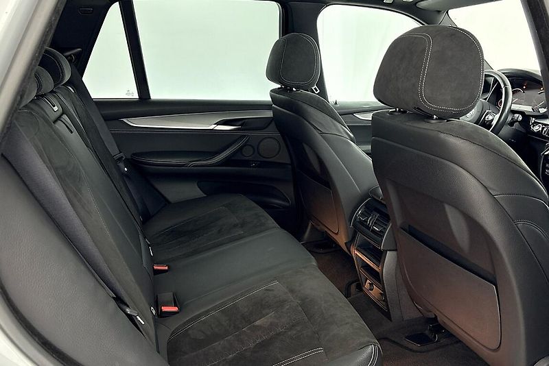BMW X5 xDrive40d - fotka 13 z 25