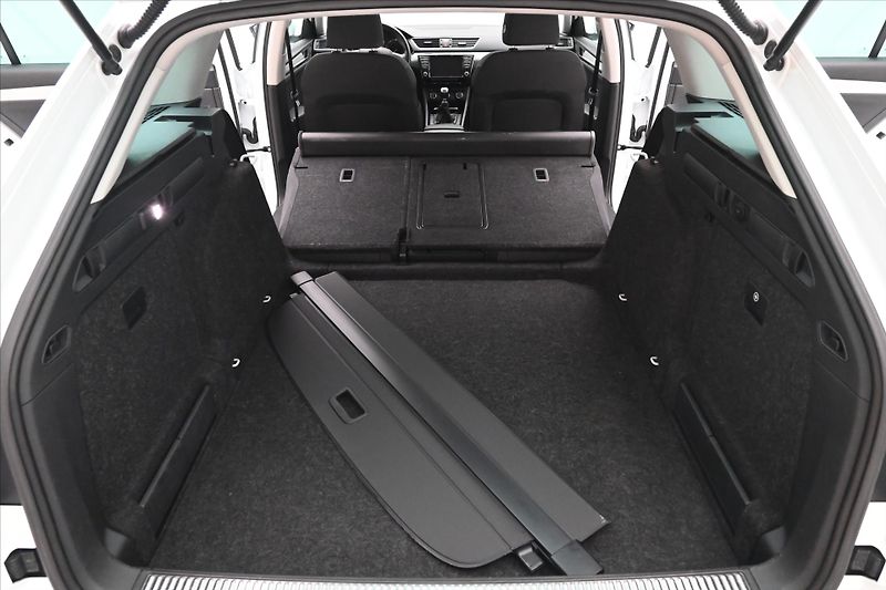 Škoda Superb 1,6 TDI 88 kW NAVI Ambition Zá - fotka 11 z 29