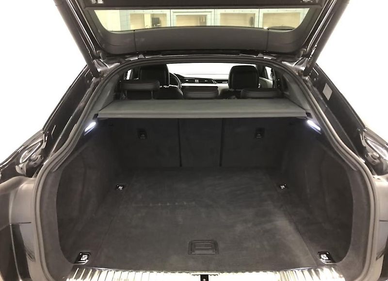 Audi Q8 e-tron 55 Sportback Q 360 Matrix Pano - fotka 8 z 12