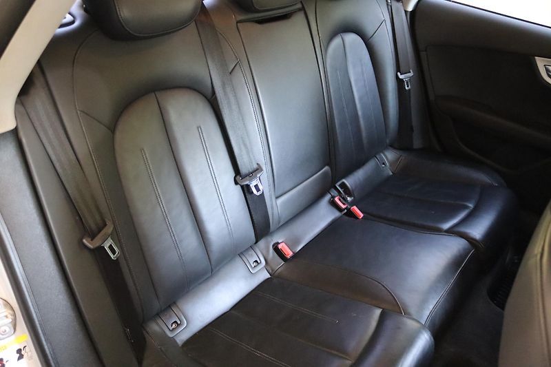 Audi A7 3.0TDI V6 QUATTRO 180kW DPH - fotka 45 z 50
