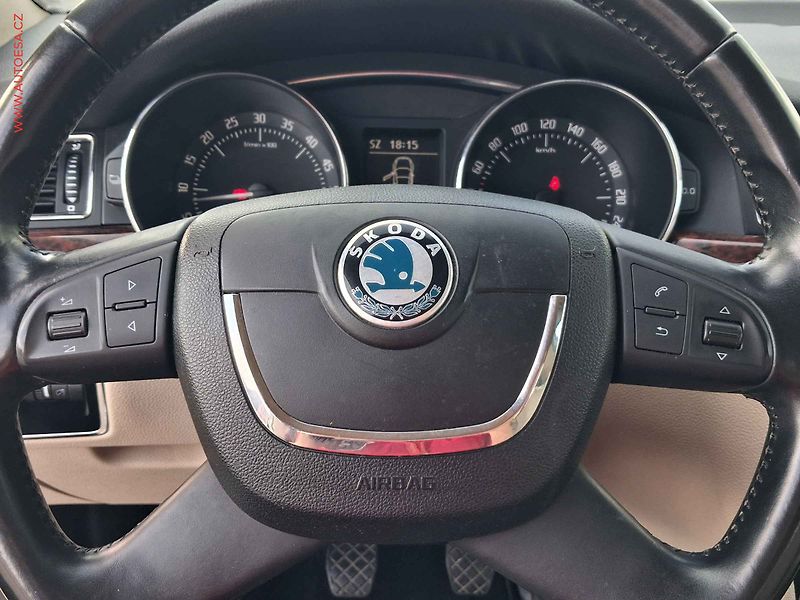 Škoda Superb (2012) 1.6TDi, Xenon - fotka 20 z 23