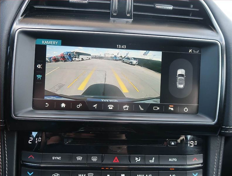 Jaguar F-Pace (2018) 20d AWD, 4X4, Automat, Kůže - fotka 21 z 23