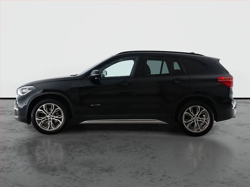 BMW X1 (2016) Premium sDrive18d, Automat - fotka 3 z 17