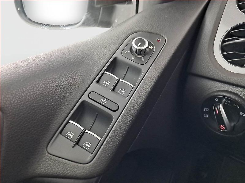Volkswagen Tiguan (2013) 2.0 TDI, 4X4, Automat - fotka 16 z 19