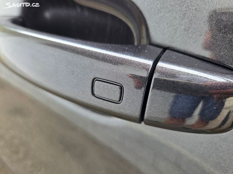Audi A4 (2015) 2.0TDI 140kw S line Quattro - fotka 20 z 39