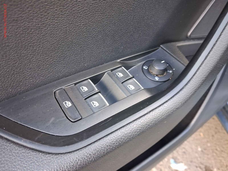 Škoda Superb (2018) 1.6TDI, AC, navi, park.asist - fotka 13 z 18