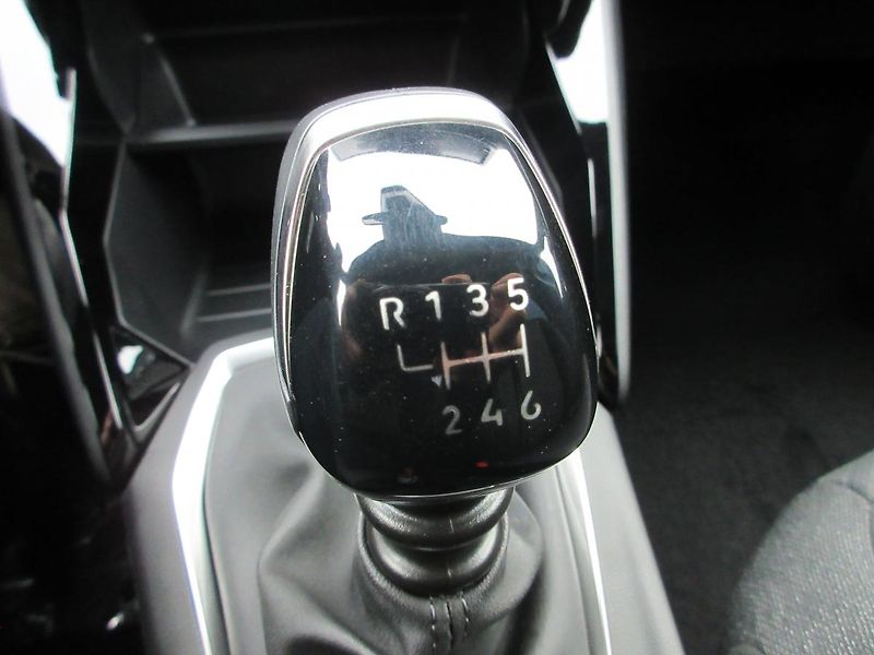 Peugeot 2008 STYLE PureTech 100 k MAN6  - fotka 32 z 34