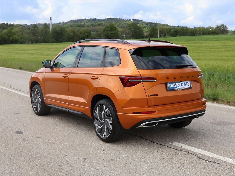 Škoda Karoq 2,0 TDI DSG Sportline 4x4 DPH - fotka 5 z 39