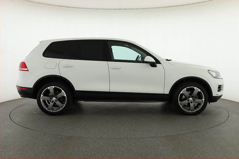 Volkswagen Touareg (2012) 3.0 TDI, 4X4, Automat - fotka 6 z 17